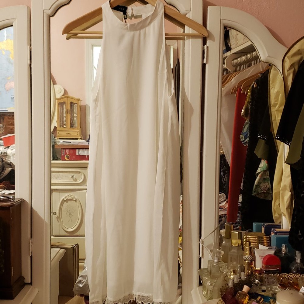 Fantaist white flowy halter-top mini dress with lace hem